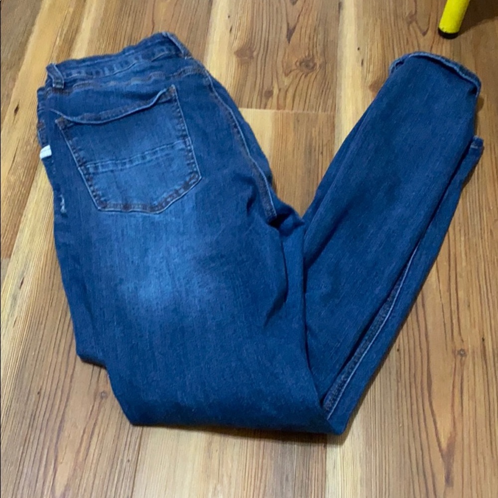 Stretchy blue jeans with rips